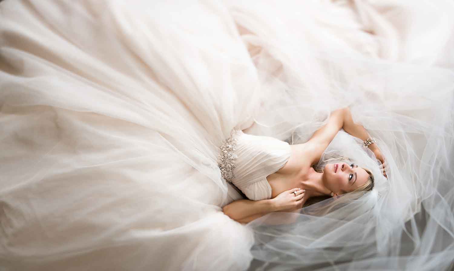 16 Beautiful Bridal Portrait Poses Indoors And How To Get Them!